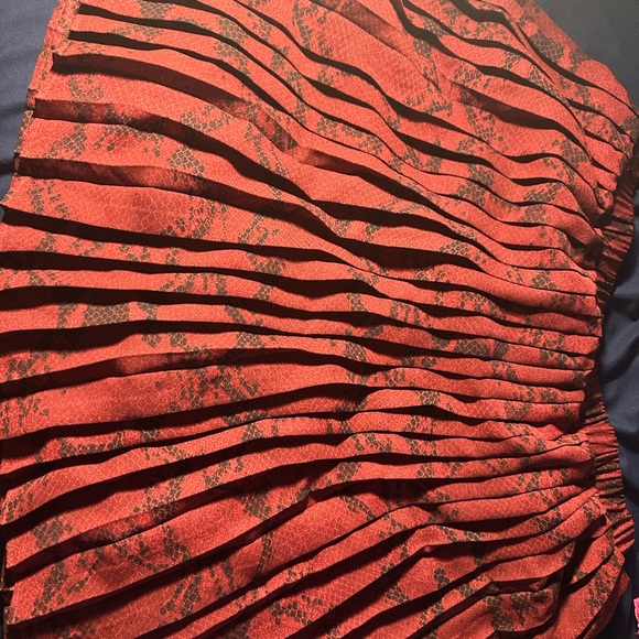 I bought this a while back but it doesn’t fit me and I have never worn it - Picture 2 of 7